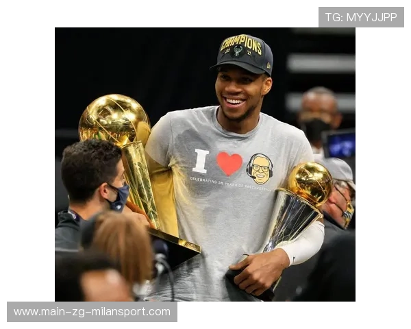 字母哥稳稳收下篮板，密尔沃基雄鹿结束悬念